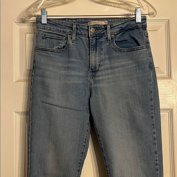 Levi’s High Rise Skinny - Picture 5 of 9